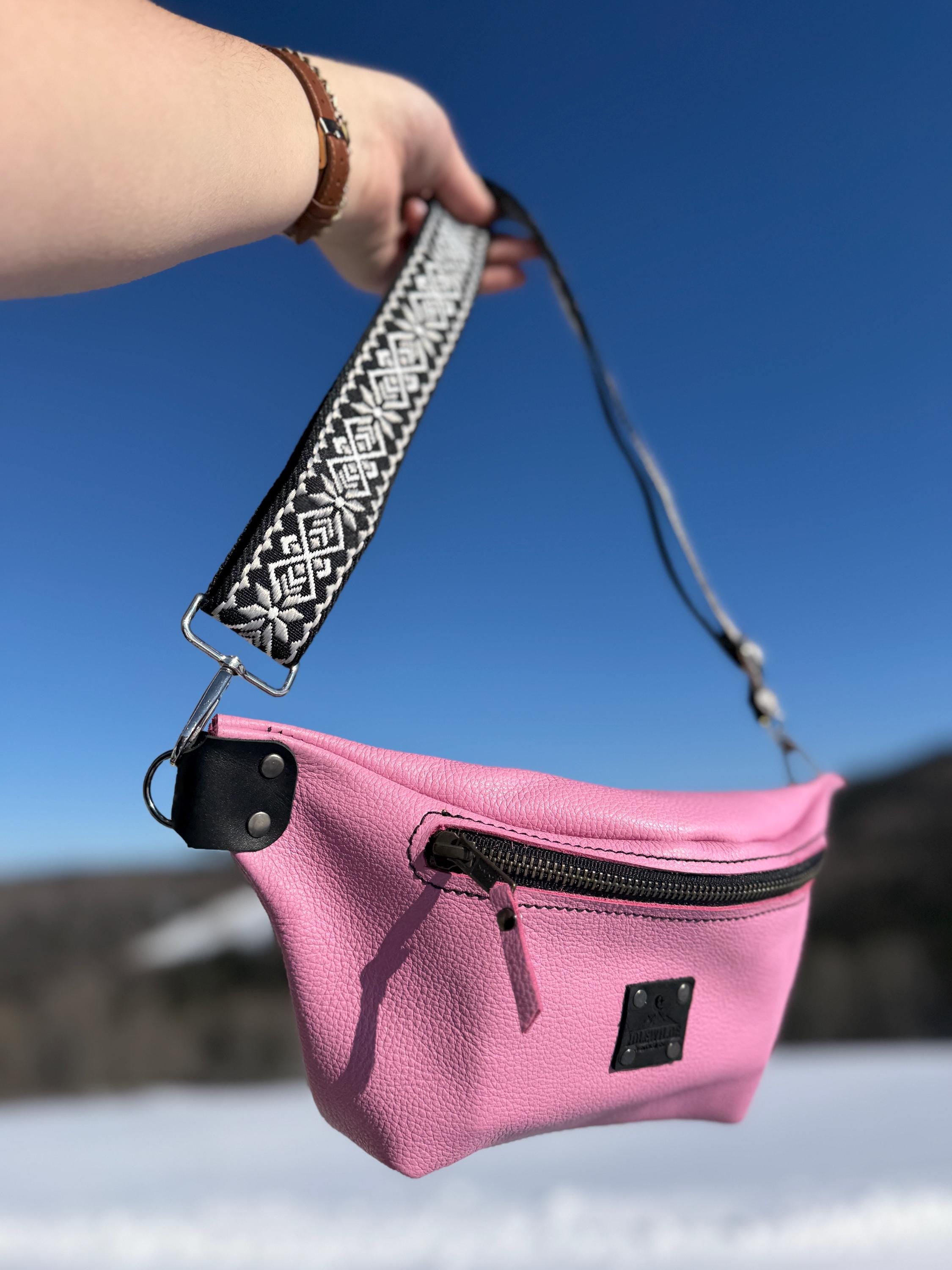 Angwin Sling Bag in Pink