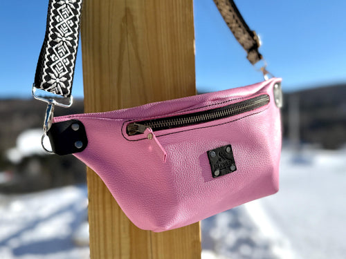 Angwin Sling Bag in Pink